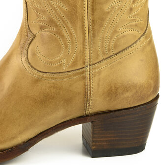 Mayura Boots Virgi 2536 Zandkleur/Vanille Geel Dames Western Laarzen Sierstiksel Spitse Neus Rechte Schacht Hoge Hak Glad Leer 