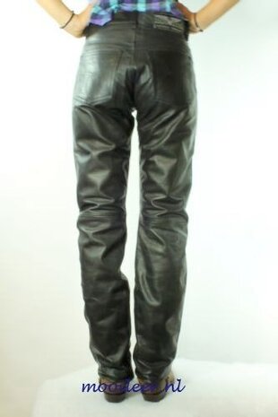 Sticks and Stones 501 mooileer millgrain zwart